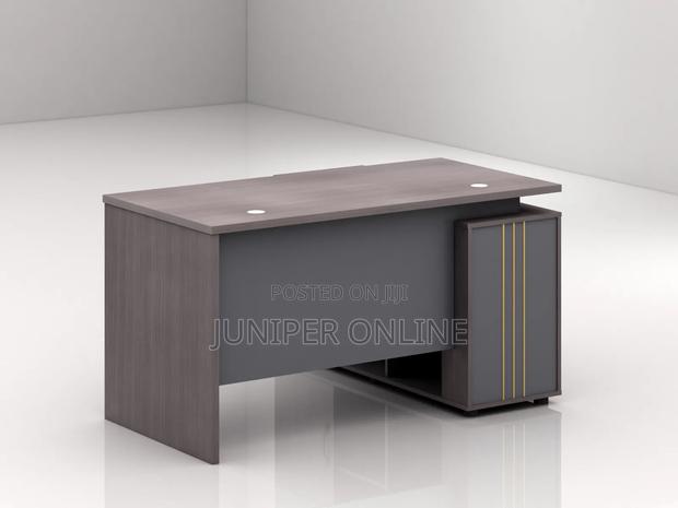 Office Table/ Desk Quadre Firmer · Photo 1