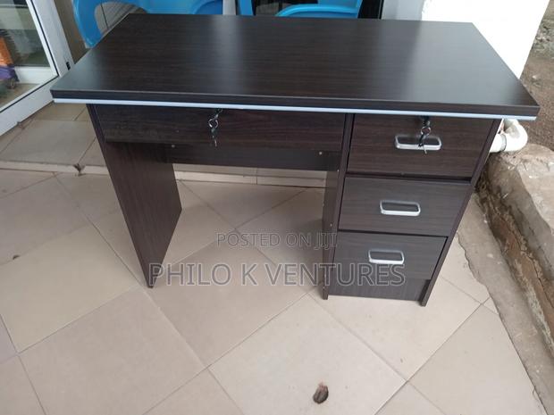 Table for Vendors for Cool Price · Photo 1