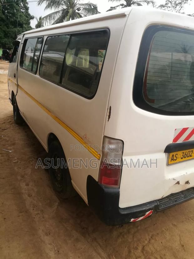 Nissan Caravan (Urvan) 2012 White · Photo 1