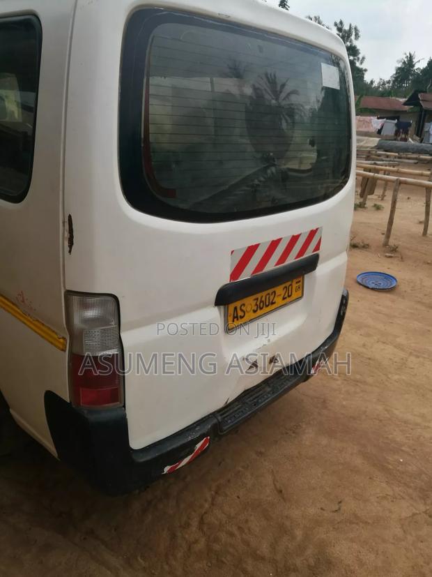 Nissan Caravan (Urvan) 2012 White · Photo 2