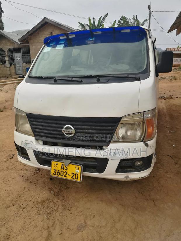 Nissan Caravan (Urvan) 2012 White · Photo 3