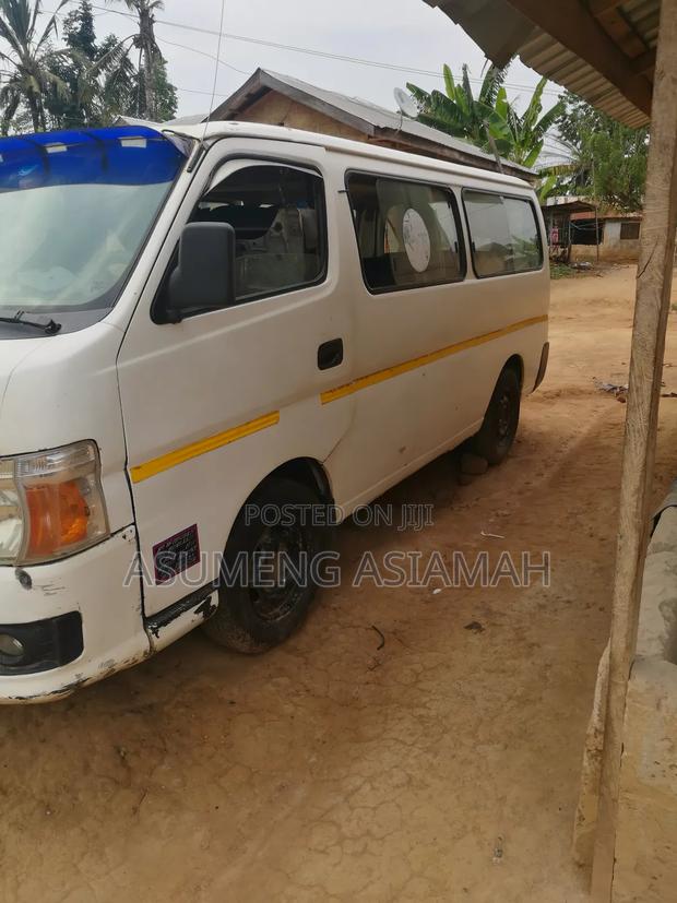 Nissan Caravan (Urvan) 2012 White · Photo 4