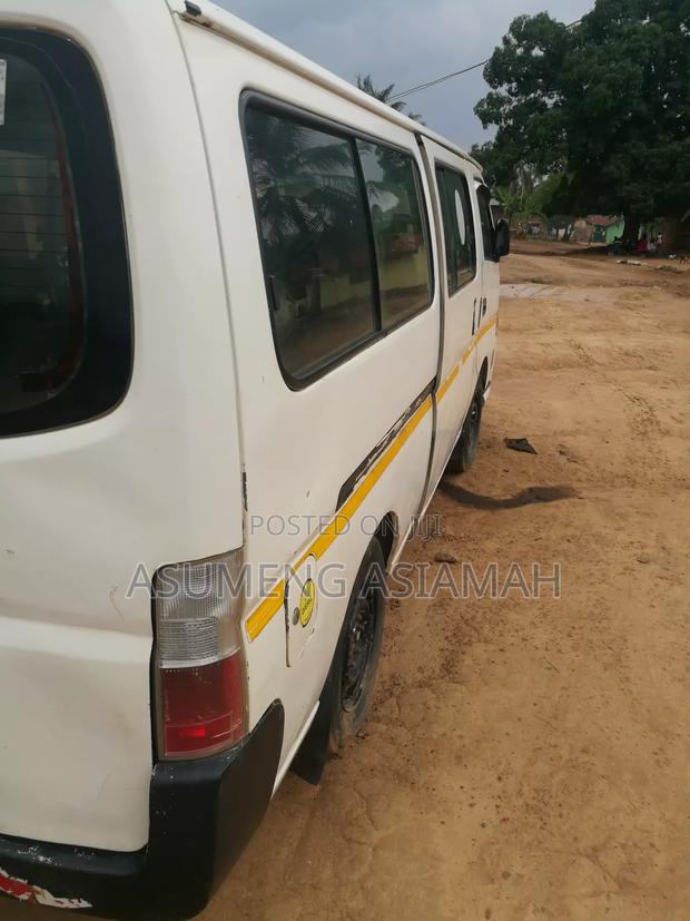 Nissan Caravan (Urvan) 2012 White · Photo 5