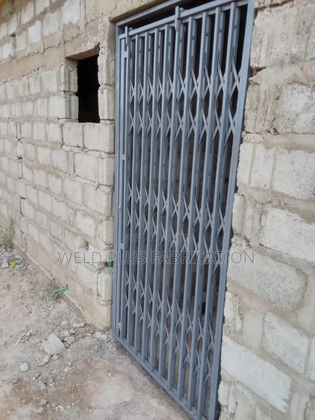 Collapsible Door Burglar Proof · Photo 3