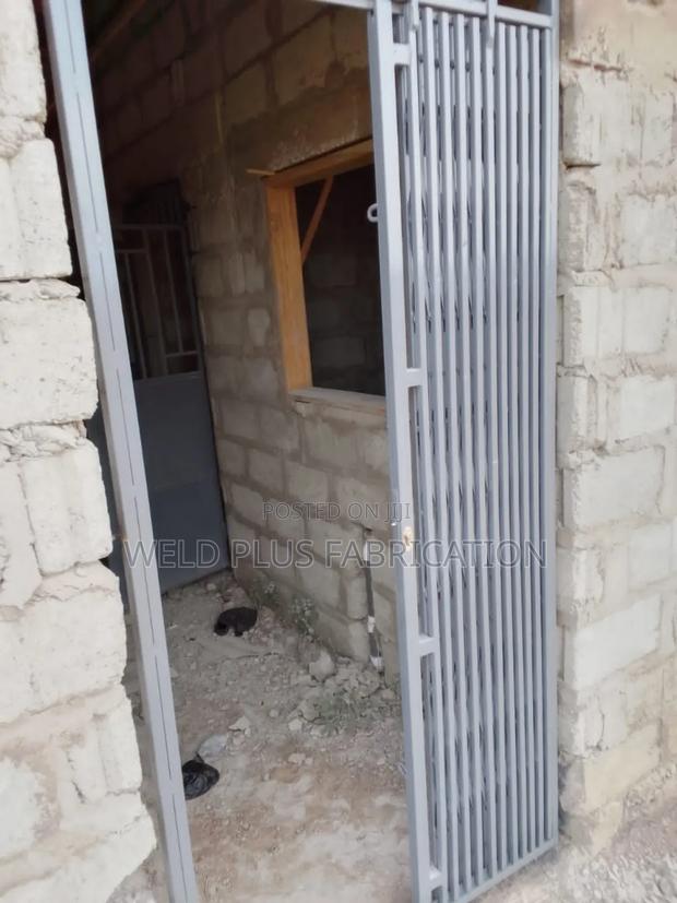 Collapsible Door Burglar Proof · Photo 4