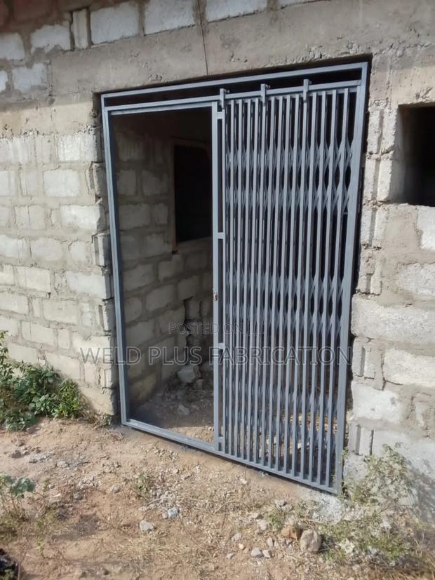 Collapsible Door Burglar Proof · Photo 5