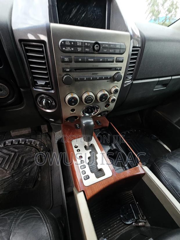 Infiniti QX56 2010 Black · Photo 2