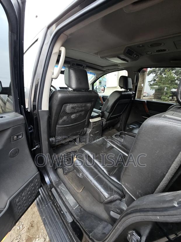 Infiniti QX56 2010 Black · Photo 3