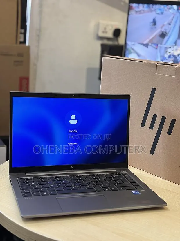 New Laptop HP ZBook Firefly G8 16GB Intel Core i7 SSD 512GB · Photo 1