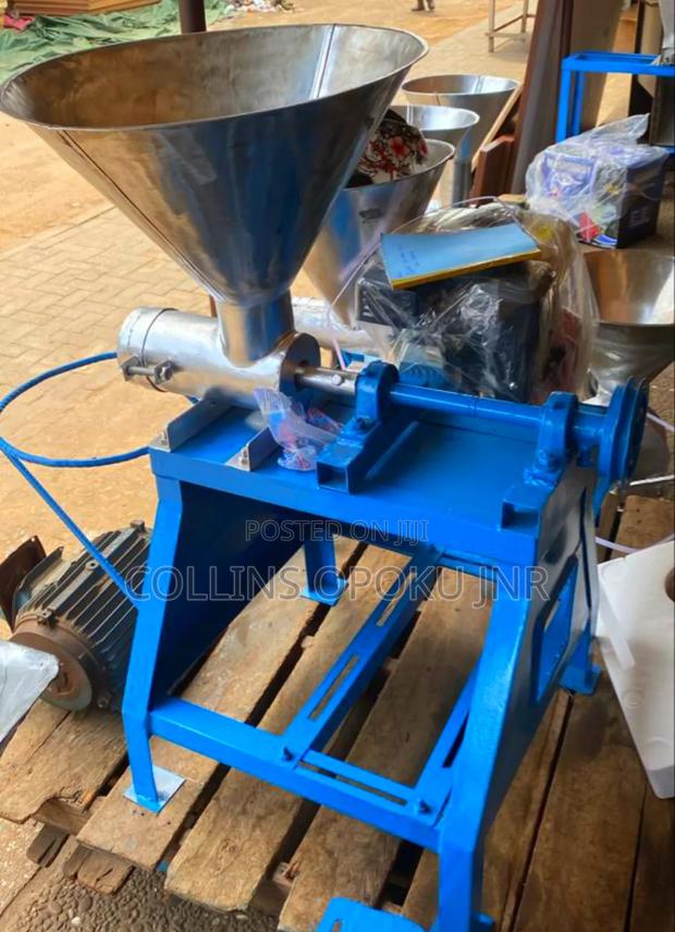 Commercial Fufu Machine With Engine · Photo 1