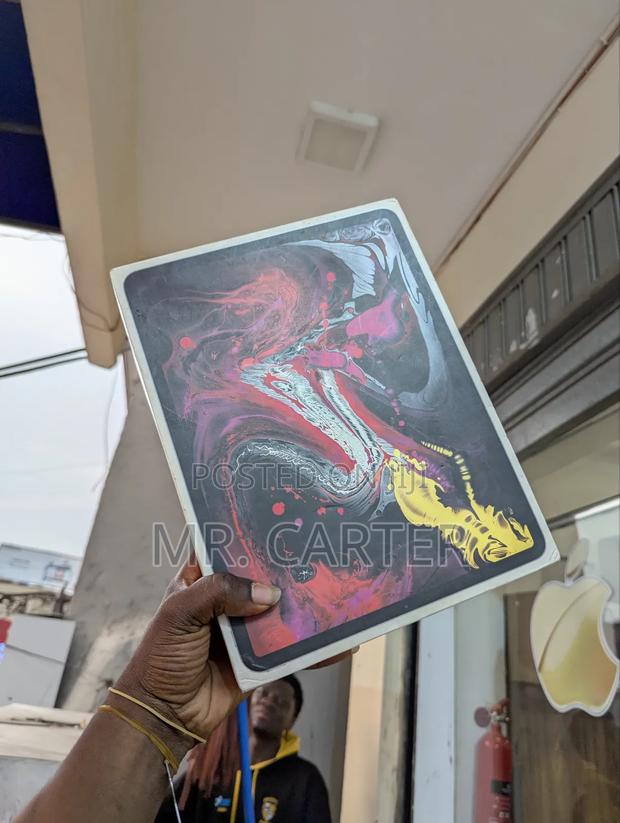 New Apple iPad Pro 12.9 (2021) 128 GB Gray · Photo 1