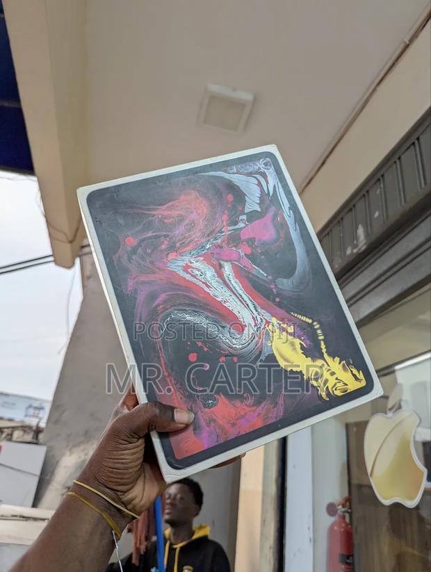 New Apple iPad Pro 12.9 (2021) 128 GB Gray · Photo 2