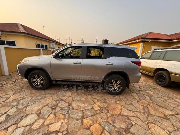 Toyota Fortuner for Rent(Self Drive Allowed) · Photo 2