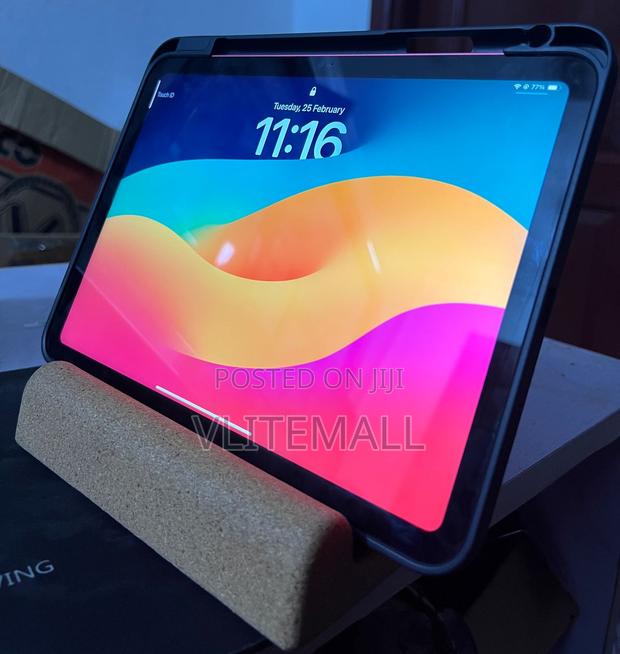 Wooden iPad Holder · Photo 3