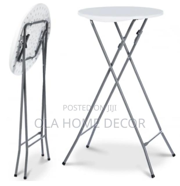 Cocktail Table · Photo 2