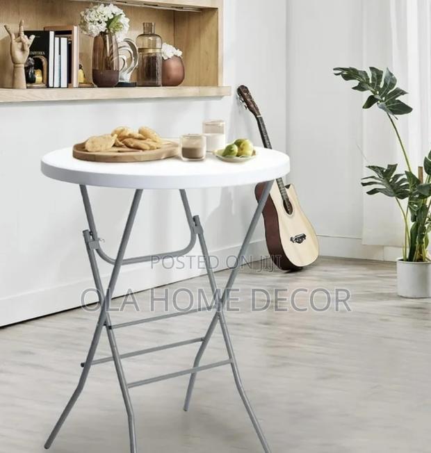 Cocktail Table · Photo 3