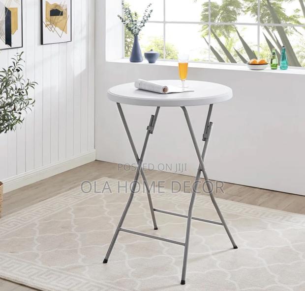 Cocktail Table · Photo 1