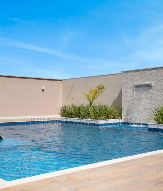 Affordable Backyard Swimming Pool · Photo 1