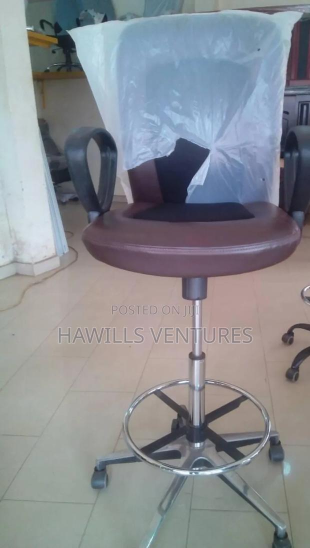 Lab Counter Chair · Photo 1