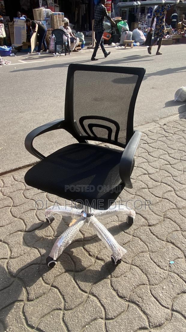 Swivel Chair · Photo 2