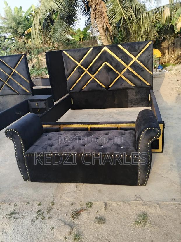 Queen Size Bed Frame With Ottoman · Photo 1