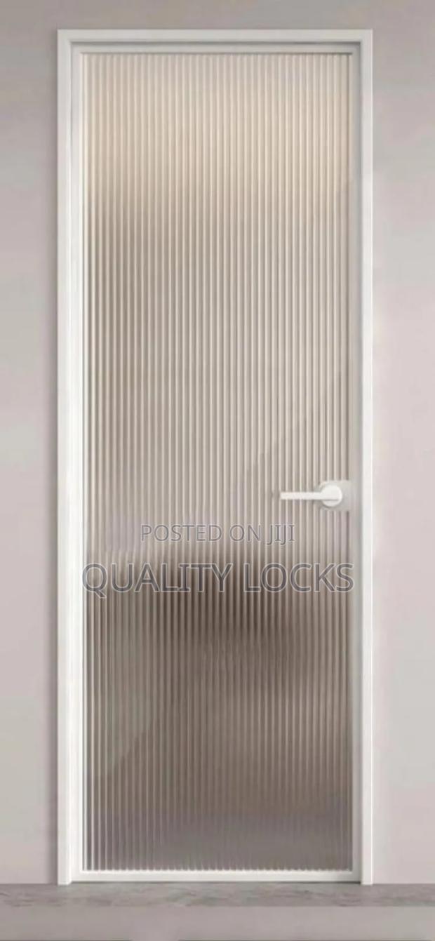 Durable Tempered Glass Door · Photo 1