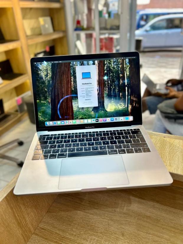 Laptop Apple MacBook Pro 2017 16GB Intel Core I5 SSD 256GB · Photo 2