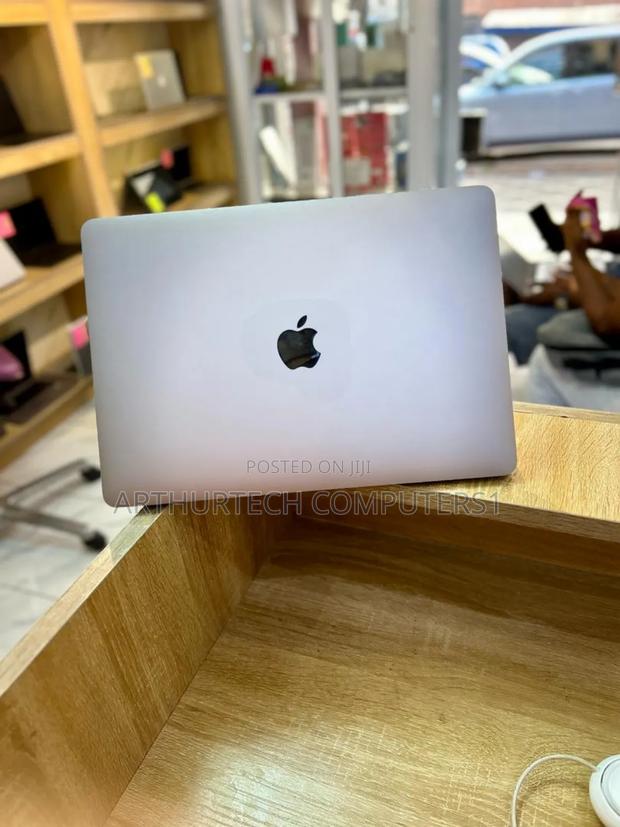 Laptop Apple MacBook Pro 2017 16GB Intel Core I5 SSD 256GB · Photo 3