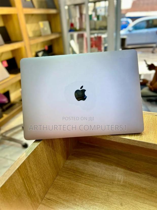 Laptop Apple MacBook Pro 2017 16GB Intel Core I5 SSD 256GB · Photo 4