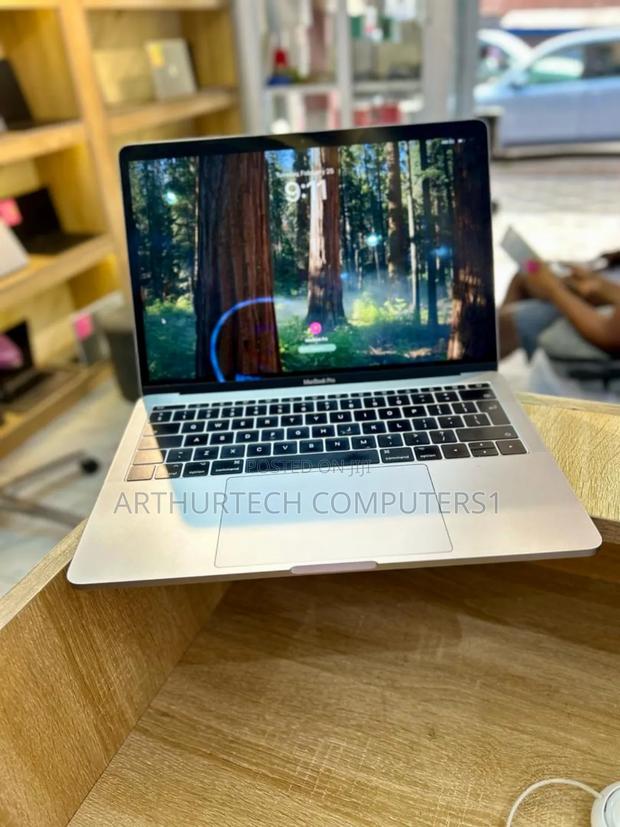 Laptop Apple MacBook Pro 2017 16GB Intel Core I5 SSD 256GB · Photo 1