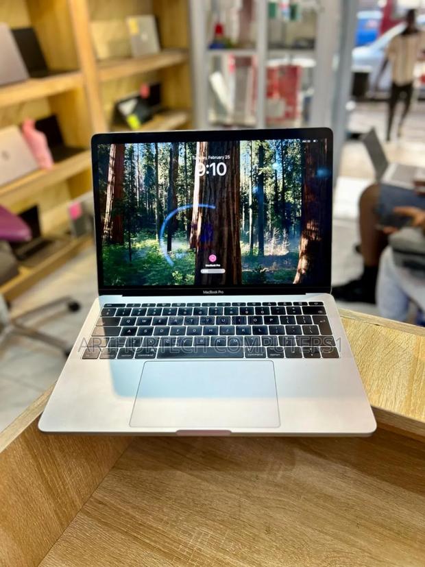 Laptop Apple MacBook Pro 2017 16GB Intel Core I5 SSD 256GB · Photo 5