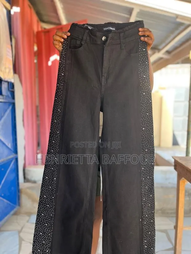 FashionNova Jeans · Photo 1