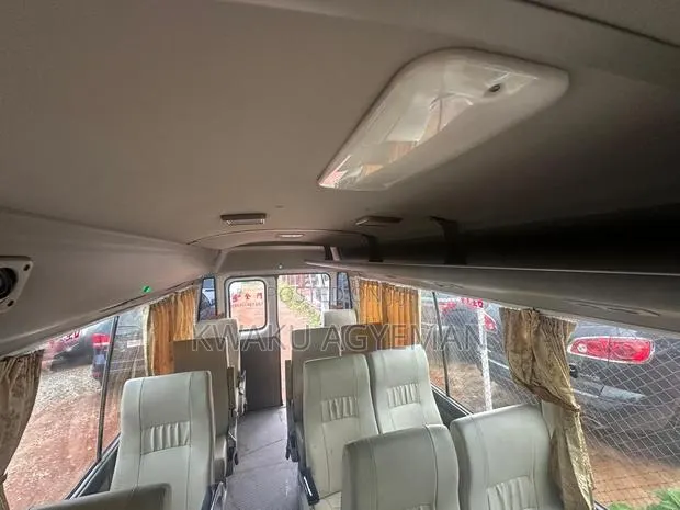 Toyota Coaster 2010 White · Photo 1