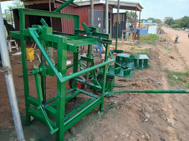 4 at a Time Block Machines With 4 Moulds · Photo 3