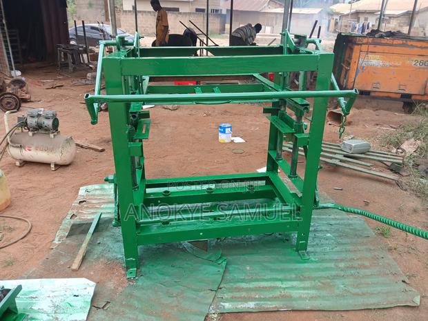 4 at a Time Block Machines With 4 Moulds · Photo 6