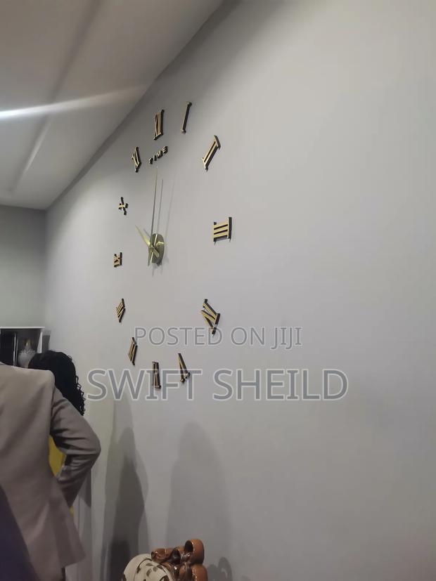 Gold Roman Numeral 3d Wall Clock Large 100 to 120cm · Photo 1