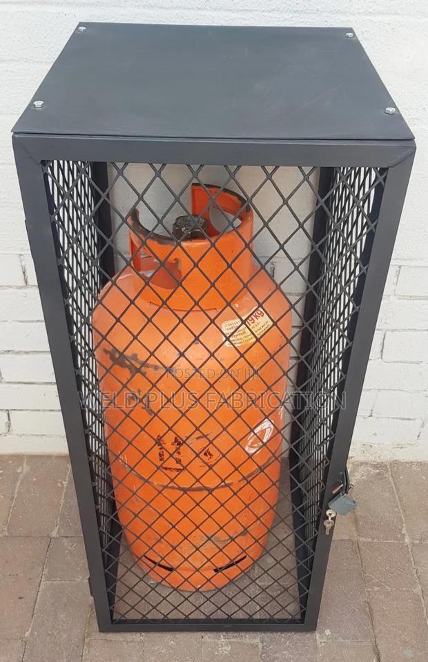 Cylinder Cage · Photo 1