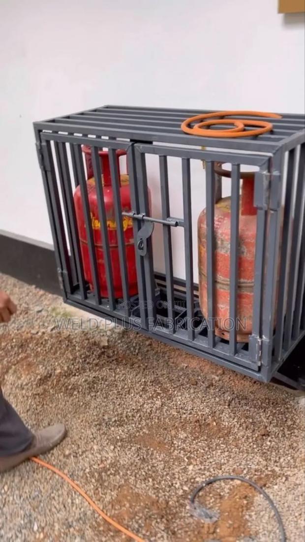 Cylinder Cage · Photo 1
