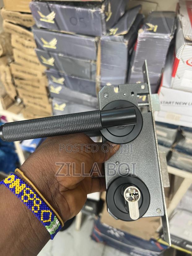 Seperate Black Lock · Photo 2