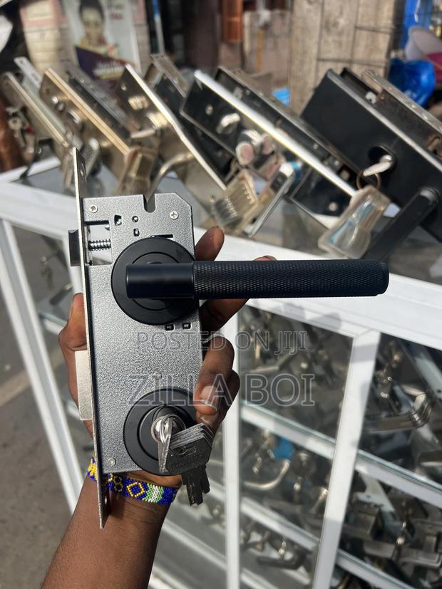 Seperate Black Lock · Photo 4