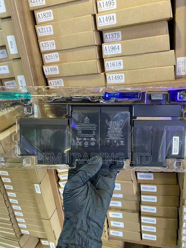 A1502 Macbook Pro Battery A1493 A1582 Battery · Photo 3