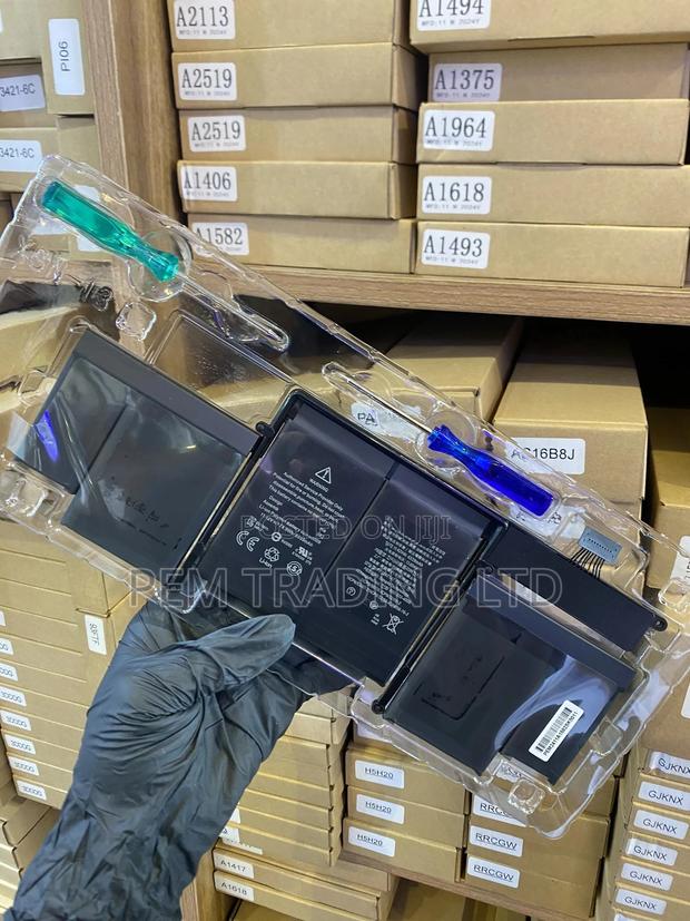 A1502 Macbook Pro Battery A1493 A1582 Battery · Photo 1