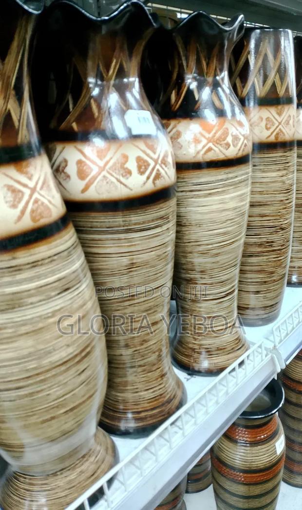 Flower Vase · Photo 3