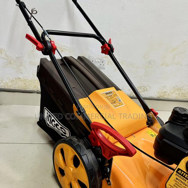 Gasoline Lawn Mower · Photo 6