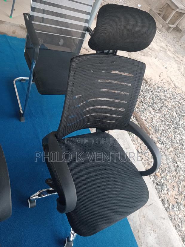 Adjustable Head Rest Chair · Photo 1