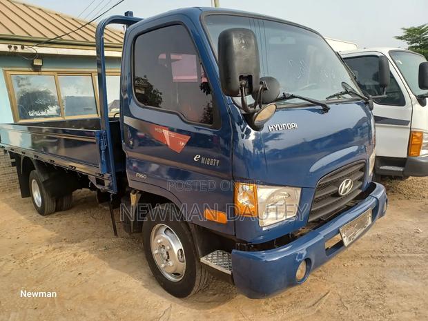 Hyundai Mighty E Blue · Photo 1