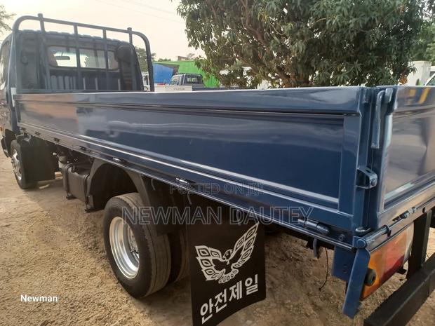 Hyundai Mighty E Blue · Photo 4
