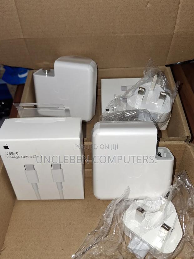 Type C Charger for Mac Book 61w · Photo 1