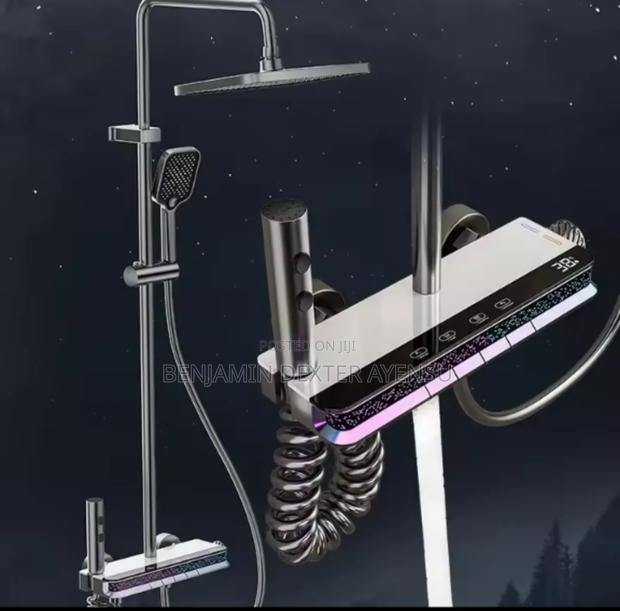 Luxury 4 Way Led Shower Set · Photo 3