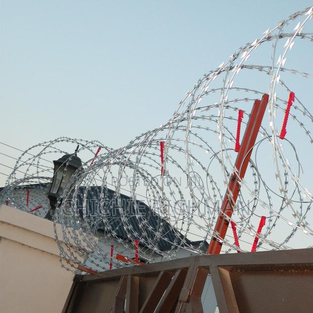 Razor Wire Installation Nation Wide · Photo 4